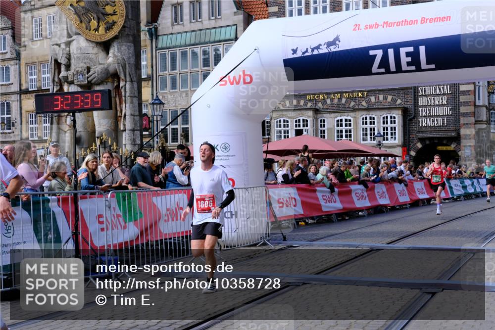 13.09.2026 - 21. swb-Marathon Bremen Tim E. http://msf.ph/oto/10358728 13.09.2026 12:54:28 Ziel 1256, 1629, 6112, 9399, 9617 meine-sportfotos.de