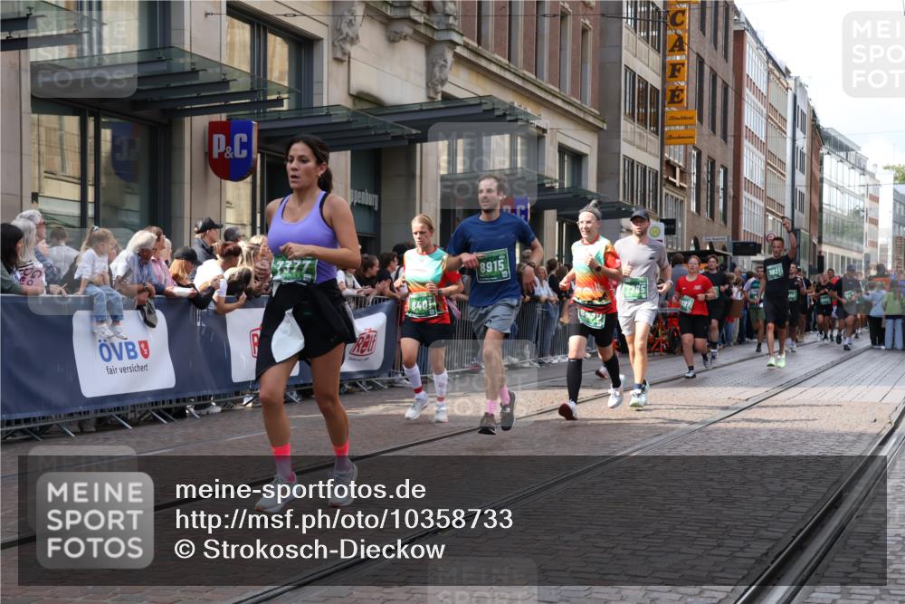 13.09.2026 - 21. swb-Marathon Bremen Strokosch-Dieckow http://msf.ph/oto/10358733 13.09.2026 13:35:07 Ziel 156, 536, 1150, 2003, 2041, 2090, 2318, 2356, 2625, 2866, 3055, 3311, 3621, 3916, 4062, 4326, 4635, 4985, 5016, 5661, 6315, 6320, 6418, 6465, 6466, 6750, 6837, 7285, 7305, 7377, 7597, 7700, 7703, 8300, 8401, 8530, 8773, 8915, 9526, 9527, 9845, 9887, 489, 536, 1210, 2366, 2413, 2430, 2492, 2525, 2561, 2755, 3063, 3181, 3217, 3353, 3380, 3768, 4487, 5125, 5415, 5647, 5684, 6085, 6391, 6403, 6627, 6655, 6750, 6756, 7123, 7405, 7657, 7750, 8515, 9017 meine-sportfotos.de