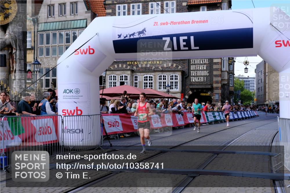 13.09.2026 - 21. swb-Marathon Bremen Tim E. http://msf.ph/oto/10358741 13.09.2026 12:54:30 Ziel 1256, 1629, 6112, 9399, 9617 meine-sportfotos.de