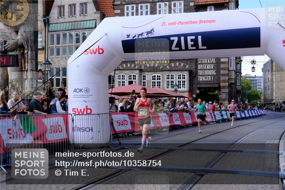 13.09.2026 - 21. swb-Marathon Bremen Tim E. http://msf.ph/oto/10358754 13.09.2026 12:54:30 Ziel 1256, 1629, 6112, 9399, 9617 meine-sportfotos.de