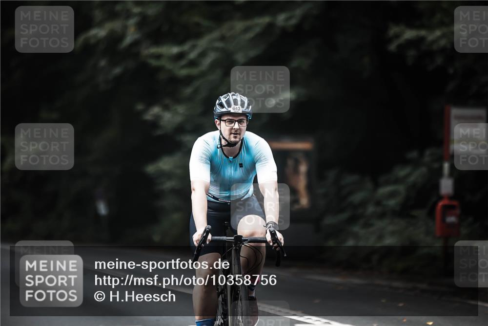 13.09.2026 - Stadtparktriathlon H.Heesch http://msf.ph/oto/10358756 13.09.2026 11:12:21 Radfahren 519, 643 meine-sportfotos.de