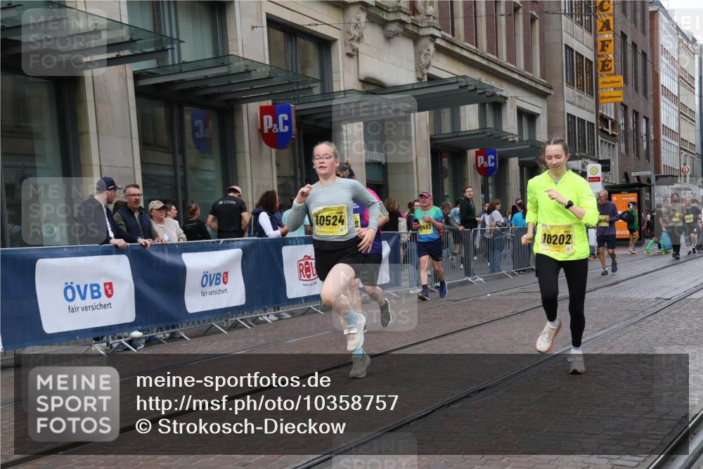 13.09.2026 - 21. swb-Marathon Bremen Strokosch-Dieckow http://msf.ph/oto/10358757 13.09.2026 11:18:58 Ziel 10004, 10629, 10933, 11050, 11760, 12224, 12462, 10005, 10202, 10264, 10344, 10524, 10568, 10997, 11443, 11629, 11794, 12090, 12422 meine-sportfotos.de