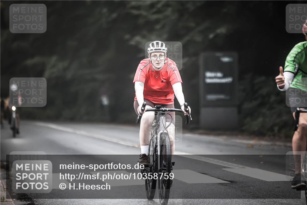 13.09.2026 - Stadtparktriathlon H.Heesch http://msf.ph/oto/10358759 13.09.2026 09:55:26 Radfahren 211, 281, 283, 297, 327, 330, 338 meine-sportfotos.de