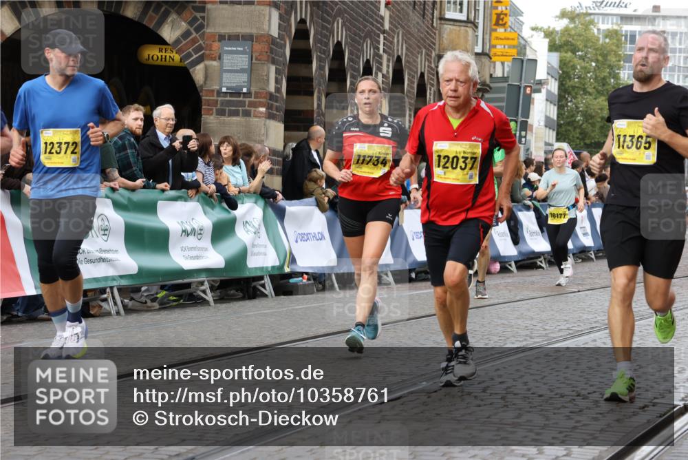 13.09.2026 - 21. swb-Marathon Bremen Strokosch-Dieckow http://msf.ph/oto/10358761 13.09.2026 10:57:37 Ziel 10166, 10226, 10300, 10394, 10517, 10518, 10578, 10687, 10700, 10969, 11236, 11292, 11484, 11498, 11609, 11667, 12037, 12263, 12382, 12383, 12400, 12411, 10078, 10460, 10565, 10707, 10728, 11153, 11532, 11568, 11824, 11856, 12222, 12228, 12231, 12264, 12427, 12555 meine-sportfotos.de