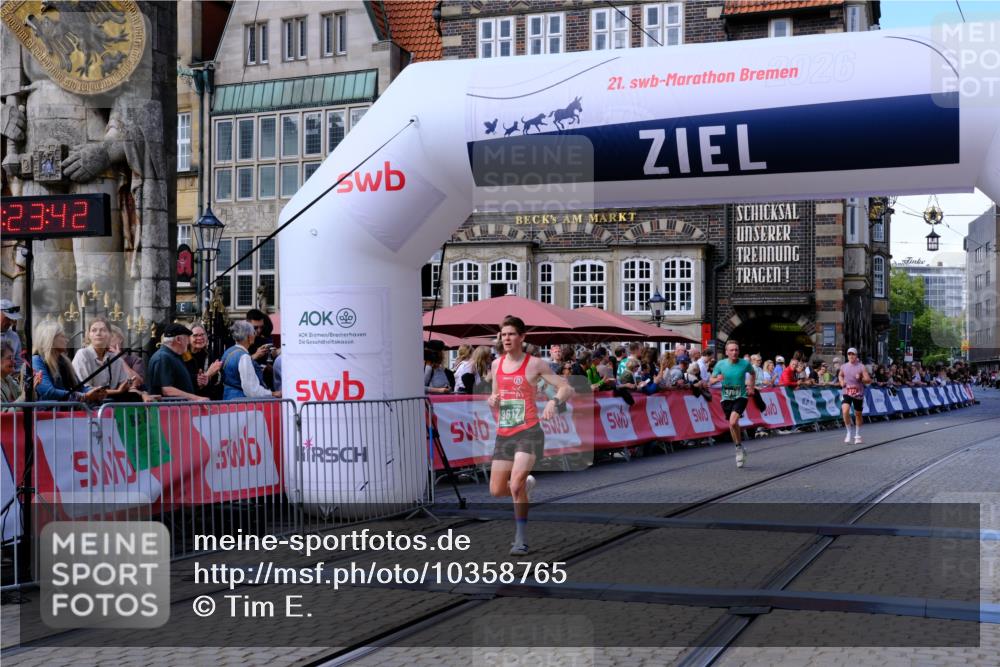 13.09.2026 - 21. swb-Marathon Bremen Tim E. http://msf.ph/oto/10358765 13.09.2026 12:54:30 Ziel 1256, 1629, 6112, 9399, 9617 meine-sportfotos.de