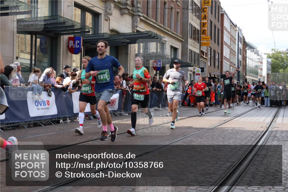 13.09.2026 - 21. swb-Marathon Bremen Strokosch-Dieckow http://msf.ph/oto/10358766 13.09.2026 13:35:08 Ziel 156, 1150, 2003, 2041, 2090, 2318, 2356, 2625, 2866, 3055, 3311, 3621, 3916, 4062, 4326, 4635, 4985, 5016, 5661, 6315, 6320, 6418, 6465, 6466, 6644, 6837, 7285, 7305, 7377, 7597, 7700, 7703, 8300, 8401, 8530, 8773, 8915, 9526, 9527, 9845, 9887, 489, 536, 1210, 2366, 2413, 2430, 2492, 2525, 2561, 2755, 3063, 3181, 3217, 3353, 3768, 4487, 5125, 5415, 5647, 5684, 6085, 6391, 6403, 6627, 6655, 6750, 6756, 7123, 7405, 7657, 7750, 8515, 9017 meine-sportfotos.de