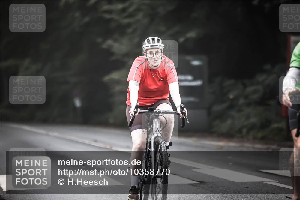13.09.2026 - Stadtparktriathlon H.Heesch http://msf.ph/oto/10358770 13.09.2026 09:55:26 Radfahren 211, 281, 283, 297, 327, 330, 338 meine-sportfotos.de