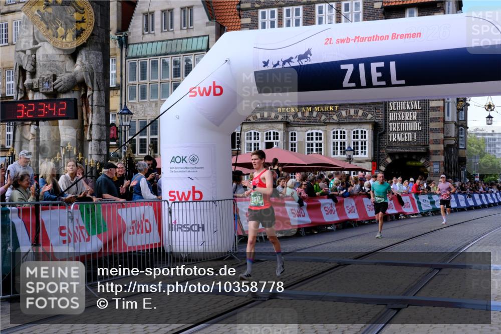 13.09.2026 - 21. swb-Marathon Bremen Tim E. http://msf.ph/oto/10358778 13.09.2026 12:54:30 Ziel 1256, 1629, 6112, 9399, 9617 meine-sportfotos.de