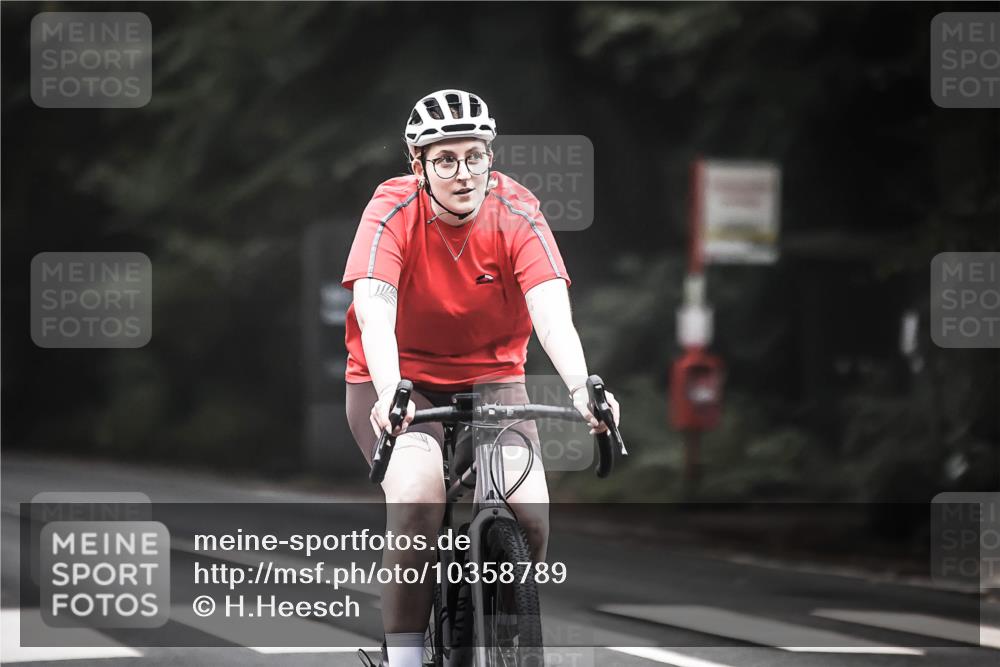 13.09.2026 - Stadtparktriathlon H.Heesch http://msf.ph/oto/10358789 13.09.2026 09:55:27 Radfahren 211, 281, 283, 297, 327, 330 meine-sportfotos.de