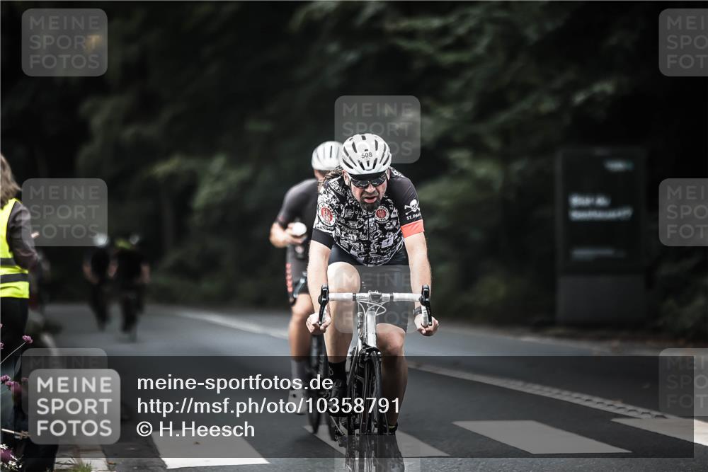 13.09.2026 - Stadtparktriathlon H.Heesch http://msf.ph/oto/10358791 13.09.2026 11:12:28 Radfahren 508, 595, 619 meine-sportfotos.de