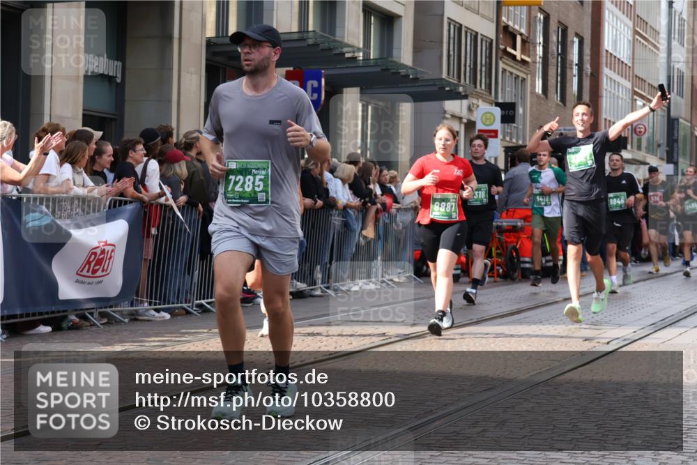 13.09.2026 - 21. swb-Marathon Bremen Strokosch-Dieckow http://msf.ph/oto/10358800 13.09.2026 13:35:09 Ziel 156, 1150, 2003, 2041, 2090, 2318, 2356, 2625, 2866, 3055, 3311, 3621, 3916, 4062, 4326, 4635, 4985, 5016, 5661, 6315, 6320, 6418, 6465, 6466, 6644, 6837, 7285, 7305, 7377, 7597, 7700, 7703, 8300, 8401, 8530, 8773, 8915, 9526, 9527, 9845, 9887, 489, 536, 1210, 2366, 2413, 2430, 2492, 2561, 2755, 3063, 3181, 3217, 3768, 4487, 4985, 5125, 5415, 5647, 5684, 6085, 6391, 6403, 6627, 6655, 6750, 6756, 7123, 7405, 7657, 7750, 8515, 9017 meine-sportfotos.de