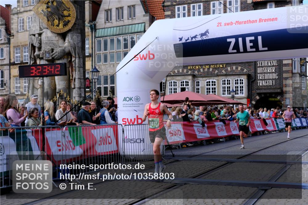 13.09.2026 - 21. swb-Marathon Bremen Tim E. http://msf.ph/oto/10358803 13.09.2026 12:54:31 Ziel 1256, 1629, 6112, 9399, 9617 meine-sportfotos.de