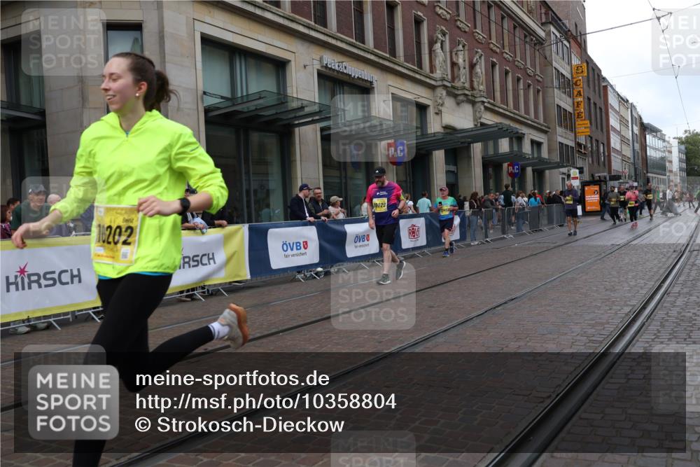 13.09.2026 - 21. swb-Marathon Bremen Strokosch-Dieckow http://msf.ph/oto/10358804 13.09.2026 11:18:59 Ziel 10004, 10629, 10933, 11050, 11760, 12224, 12462, 10005, 10202, 10264, 10344, 10524, 10568, 11443, 11629, 11794, 12090, 12422 meine-sportfotos.de