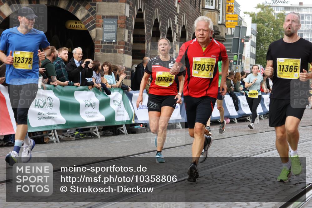 13.09.2026 - 21. swb-Marathon Bremen Strokosch-Dieckow http://msf.ph/oto/10358806 13.09.2026 10:57:37 Ziel 10166, 10226, 10300, 10394, 10517, 10518, 10578, 10687, 10700, 10969, 11236, 11292, 11484, 11498, 11609, 11667, 12037, 12263, 12382, 12383, 12400, 12411, 10078, 10460, 10565, 10707, 10728, 11153, 11532, 11568, 11824, 11856, 12222, 12228, 12231, 12264, 12427, 12555 meine-sportfotos.de