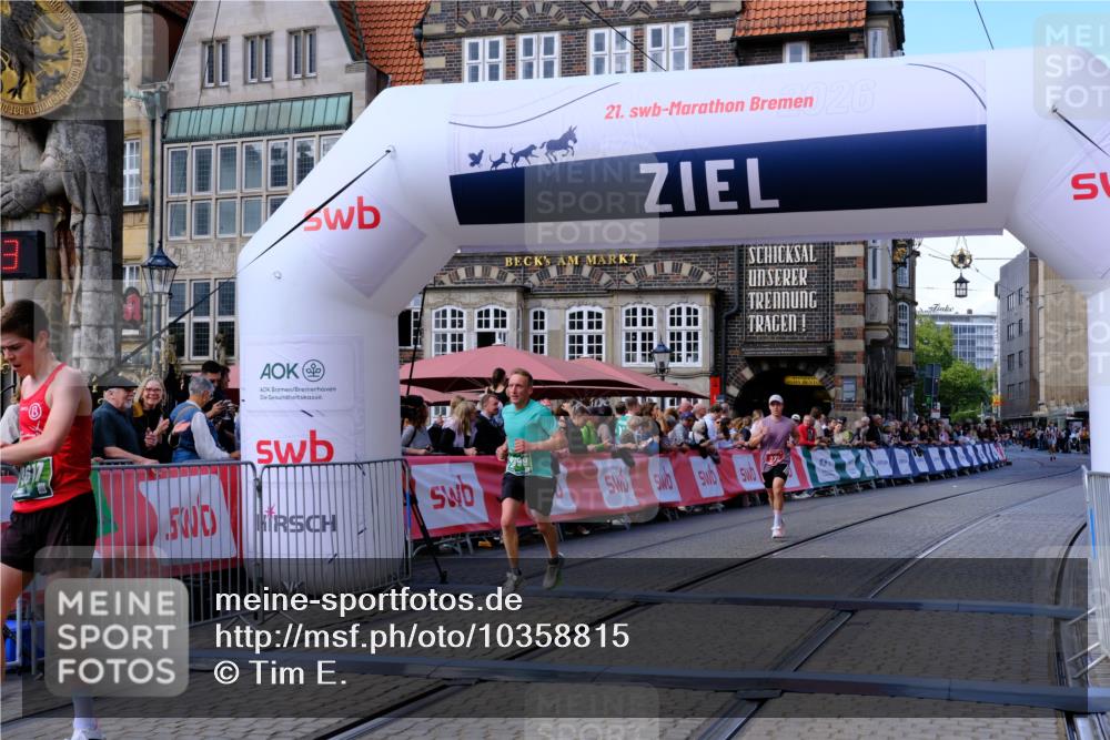 13.09.2026 - 21. swb-Marathon Bremen Tim E. http://msf.ph/oto/10358815 13.09.2026 12:54:32 Ziel 1256, 1629, 6112, 9399, 9617 meine-sportfotos.de