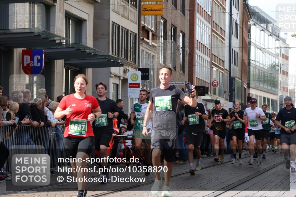 13.09.2026 - 21. swb-Marathon Bremen Strokosch-Dieckow http://msf.ph/oto/10358820 13.09.2026 13:35:10 Ziel 156, 1150, 2003, 2041, 2090, 2318, 2356, 2625, 2866, 3055, 3311, 3621, 3916, 4062, 4326, 4635, 5016, 5308, 5661, 6315, 6320, 6418, 6465, 6466, 6644, 6837, 7285, 7305, 7377, 7597, 7700, 7703, 8300, 8401, 8530, 8773, 8816, 8915, 9526, 9527, 9845, 9862, 9887, 489, 536, 2366, 2413, 2430, 2492, 2561, 2755, 3063, 3181, 3217, 3768, 3916, 4487, 4635, 4985, 5016, 5125, 5415, 5647, 5684, 6085, 6391, 6403, 6627, 6655, 6750, 6756, 7123, 7405, 7657, 7750, 8515, 9017 meine-sportfotos.de