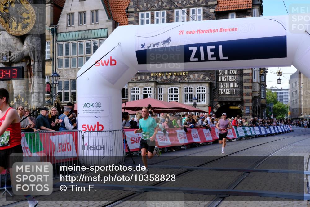 13.09.2026 - 21. swb-Marathon Bremen Tim E. http://msf.ph/oto/10358828 13.09.2026 12:54:32 Ziel 1256, 1629, 6112, 9399, 9617 meine-sportfotos.de