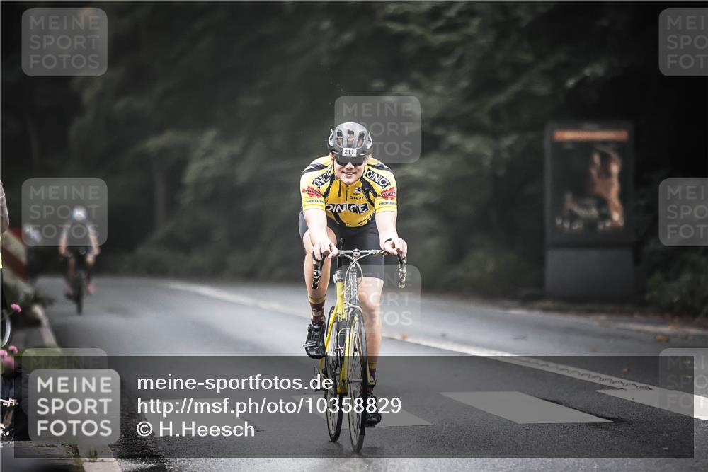 13.09.2026 - Stadtparktriathlon H.Heesch http://msf.ph/oto/10358829 13.09.2026 09:55:33 Radfahren 211, 319, 330 meine-sportfotos.de
