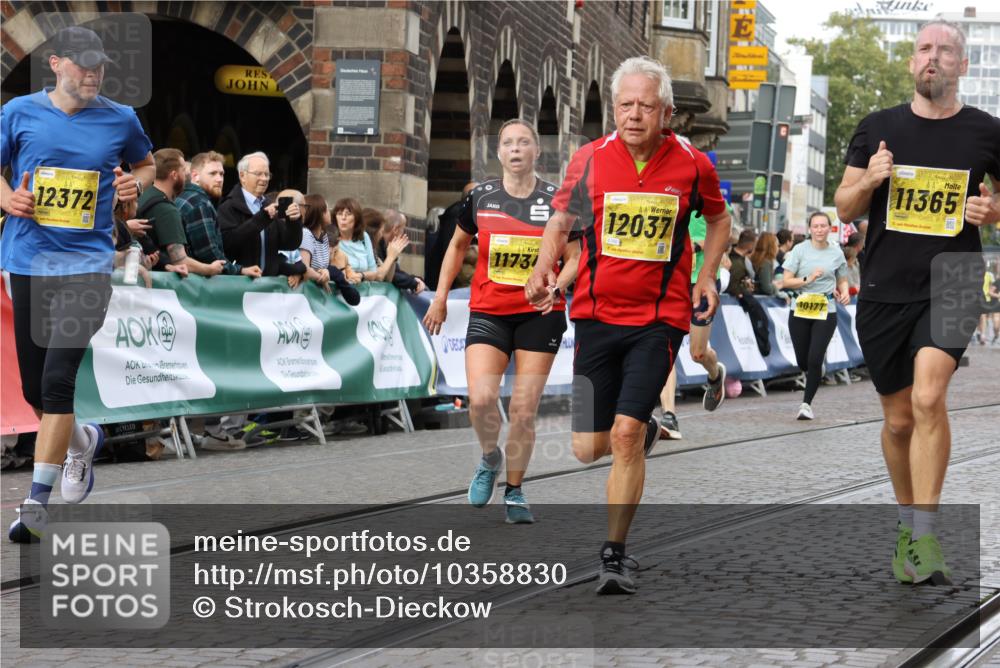 13.09.2026 - 21. swb-Marathon Bremen Strokosch-Dieckow http://msf.ph/oto/10358830 13.09.2026 10:57:37 Ziel 10166, 10226, 10300, 10394, 10517, 10518, 10578, 10687, 10700, 10969, 11236, 11292, 11484, 11498, 11609, 11667, 12037, 12263, 12382, 12383, 12400, 12411, 10078, 10460, 10565, 10707, 10728, 11153, 11532, 11568, 11824, 11856, 12222, 12228, 12231, 12264, 12427, 12555 meine-sportfotos.de