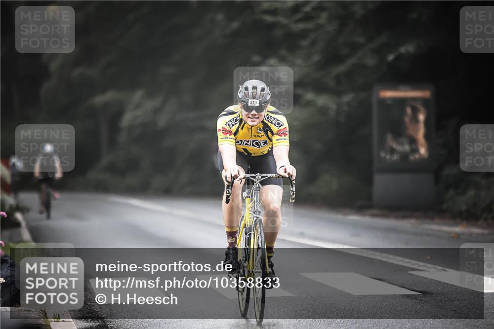 13.09.2026 - Stadtparktriathlon H.Heesch http://msf.ph/oto/10358833 13.09.2026 09:55:33 Radfahren 211, 319, 330 meine-sportfotos.de