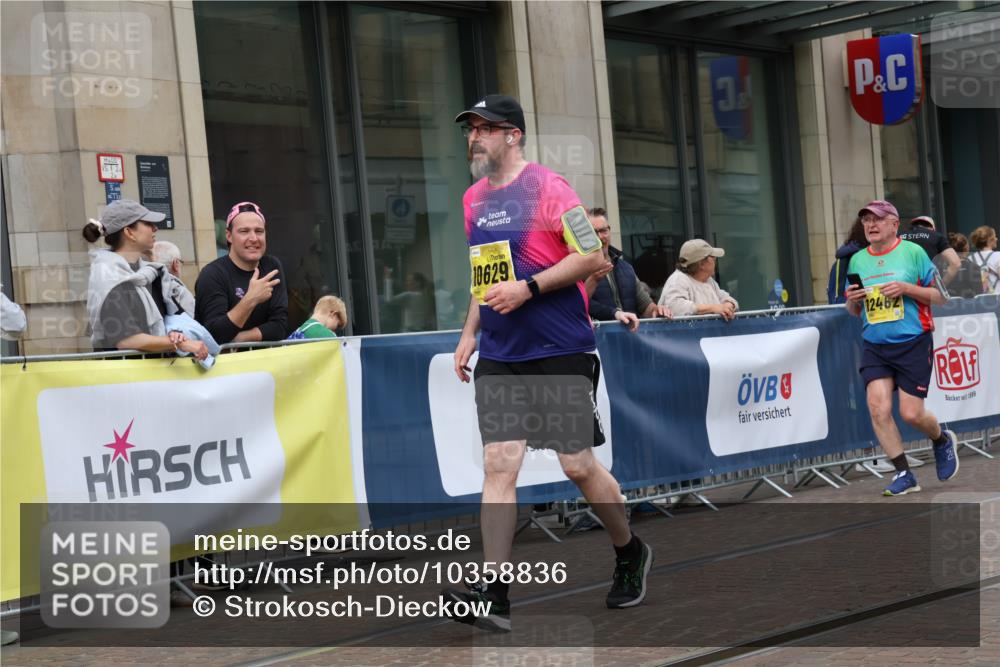 13.09.2026 - 21. swb-Marathon Bremen Strokosch-Dieckow http://msf.ph/oto/10358836 13.09.2026 11:19:00 Ziel 10004, 10629, 10933, 11050, 11760, 12224, 12462, 10005, 10202, 10264, 10344, 10524, 10568, 11443, 11629, 11794, 12090, 12422 meine-sportfotos.de