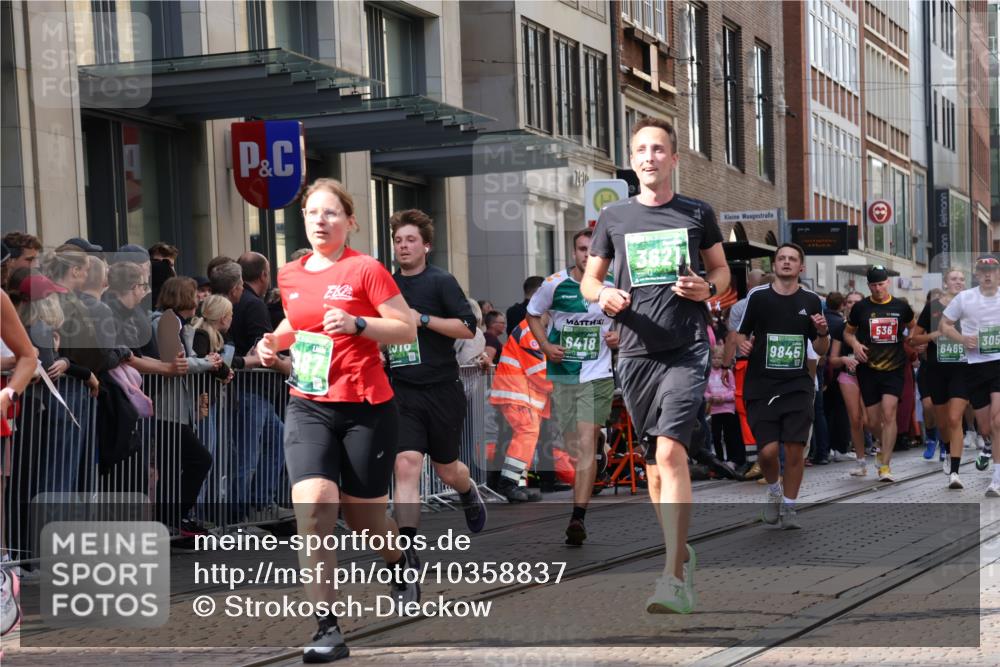 13.09.2026 - 21. swb-Marathon Bremen Strokosch-Dieckow http://msf.ph/oto/10358837 13.09.2026 13:35:10 Ziel 156, 1150, 2003, 2041, 2090, 2318, 2356, 2625, 2866, 3055, 3311, 3621, 3916, 4062, 4326, 4635, 5016, 5308, 5661, 6315, 6320, 6418, 6465, 6466, 6644, 6837, 7285, 7305, 7377, 7597, 7700, 7703, 8300, 8401, 8530, 8773, 8816, 8915, 9526, 9527, 9845, 9862, 9887, 489, 536, 2366, 2413, 2430, 2492, 2561, 2755, 3063, 3181, 3217, 3768, 3916, 4487, 4635, 4985, 5016, 5125, 5415, 5647, 5684, 6085, 6391, 6403, 6627, 6655, 6750, 6756, 7123, 7405, 7657, 7750, 8515, 9017 meine-sportfotos.de