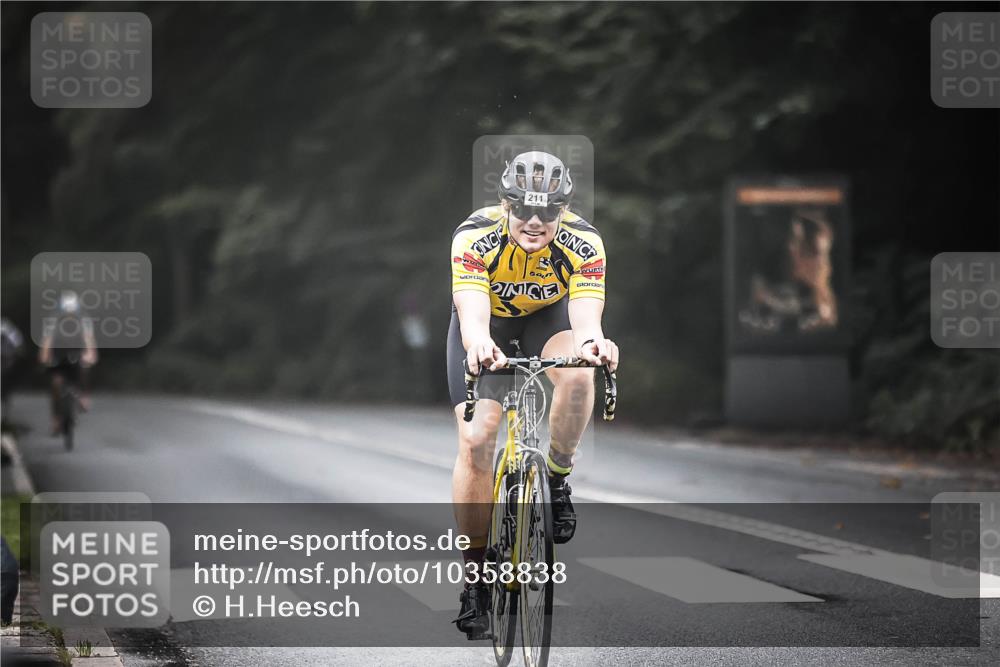 13.09.2026 - Stadtparktriathlon H.Heesch http://msf.ph/oto/10358838 13.09.2026 09:55:33 Radfahren 211, 319, 330 meine-sportfotos.de