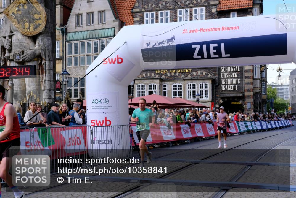 13.09.2026 - 21. swb-Marathon Bremen Tim E. http://msf.ph/oto/10358841 13.09.2026 12:54:32 Ziel 1256, 1629, 6112, 9399, 9617 meine-sportfotos.de