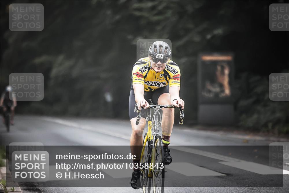 13.09.2026 - Stadtparktriathlon H.Heesch http://msf.ph/oto/10358843 13.09.2026 09:55:33 Radfahren 211, 319, 330 meine-sportfotos.de