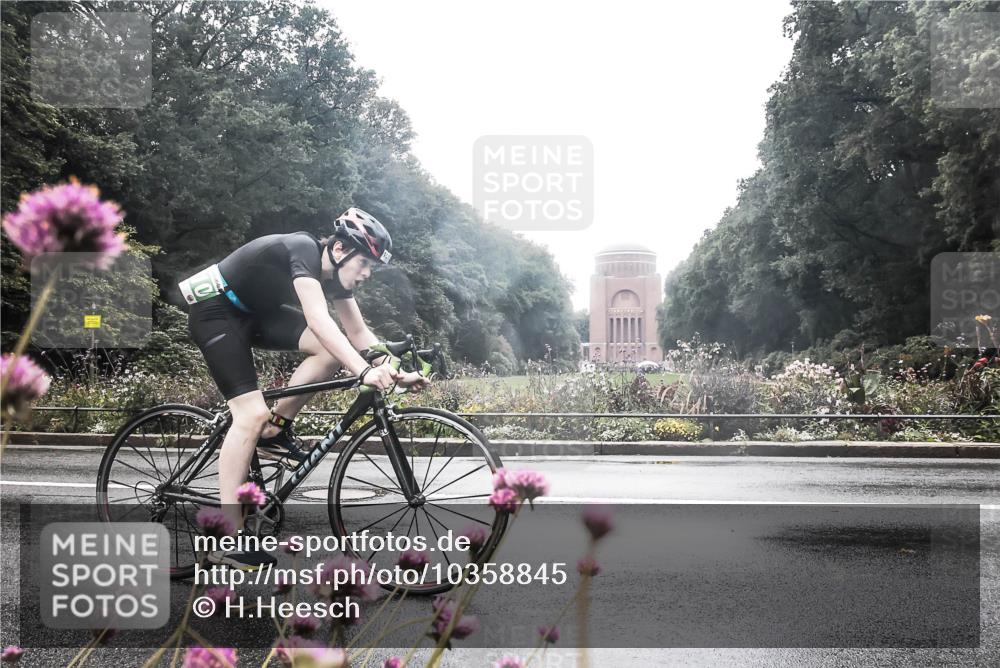 13.09.2026 - Stadtparktriathlon H.Heesch http://msf.ph/oto/10358845 13.09.2026 13:22:56 Radfahren 1310, 1510 meine-sportfotos.de