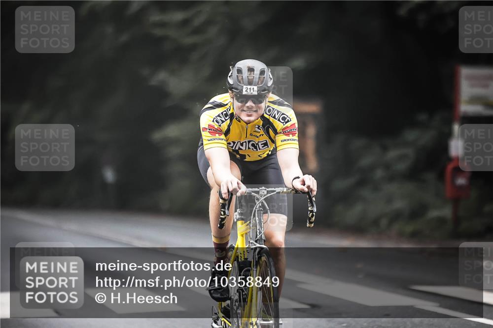 13.09.2026 - Stadtparktriathlon H.Heesch http://msf.ph/oto/10358849 13.09.2026 09:55:33 Radfahren 211, 319, 330 meine-sportfotos.de