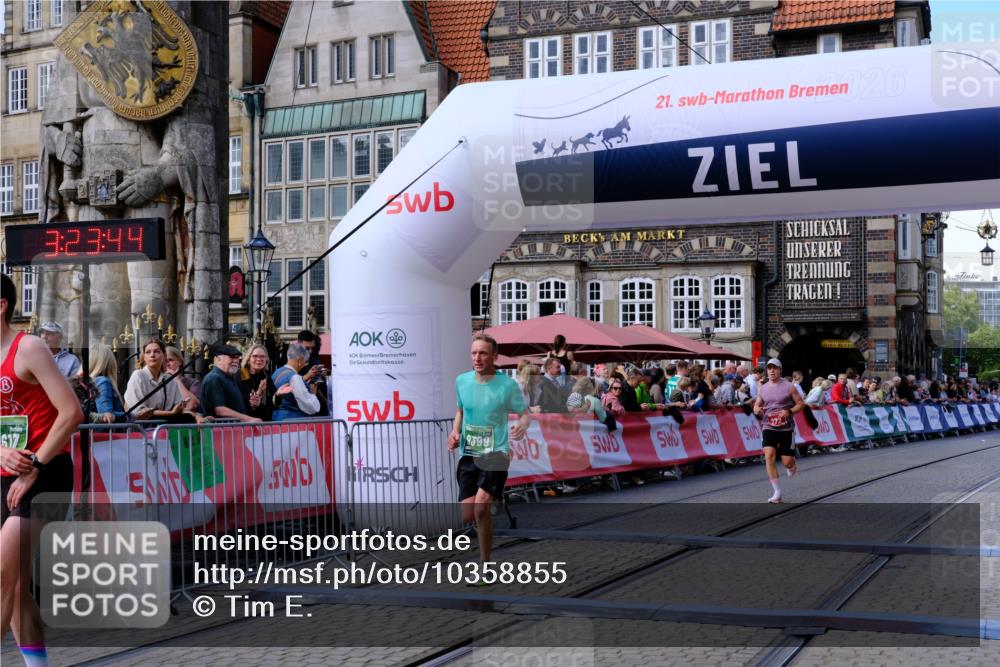 13.09.2026 - 21. swb-Marathon Bremen Tim E. http://msf.ph/oto/10358855 13.09.2026 12:54:33 Ziel 1256, 1629, 6112, 9399, 9617 meine-sportfotos.de