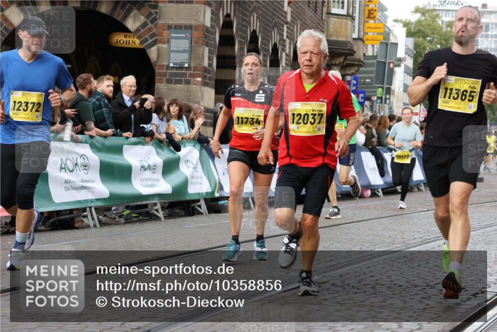 13.09.2026 - 21. swb-Marathon Bremen Strokosch-Dieckow http://msf.ph/oto/10358856 13.09.2026 10:57:37 Ziel 10166, 10226, 10300, 10394, 10517, 10518, 10578, 10687, 10700, 10969, 11236, 11292, 11484, 11498, 11609, 11667, 12037, 12263, 12382, 12383, 12400, 12411, 10078, 10460, 10565, 10707, 10728, 11153, 11532, 11568, 11824, 11856, 12222, 12228, 12231, 12264, 12427, 12555 meine-sportfotos.de
