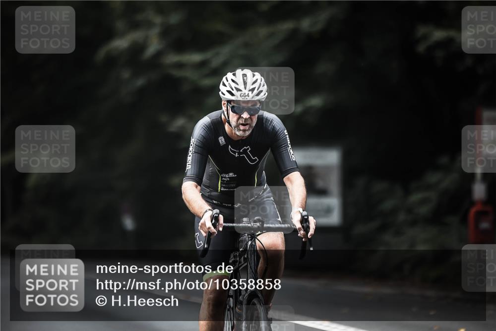 13.09.2026 - Stadtparktriathlon H.Heesch http://msf.ph/oto/10358858 13.09.2026 11:12:36 Radfahren 619, 664, 670 meine-sportfotos.de
