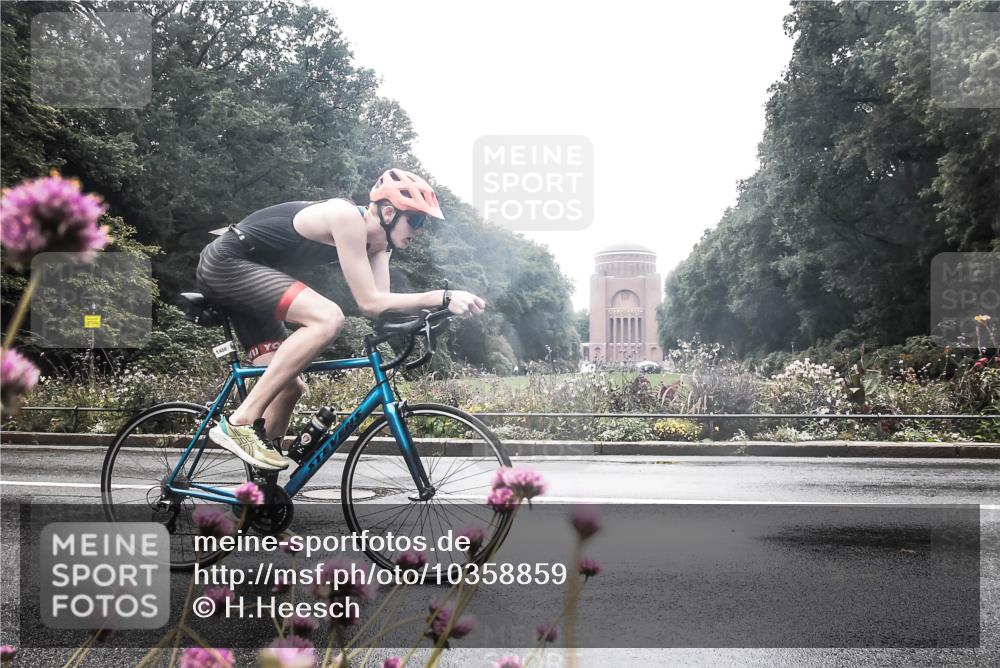 13.09.2026 - Stadtparktriathlon H.Heesch http://msf.ph/oto/10358859 13.09.2026 13:23:14 Radfahren 1457, 1466 meine-sportfotos.de
