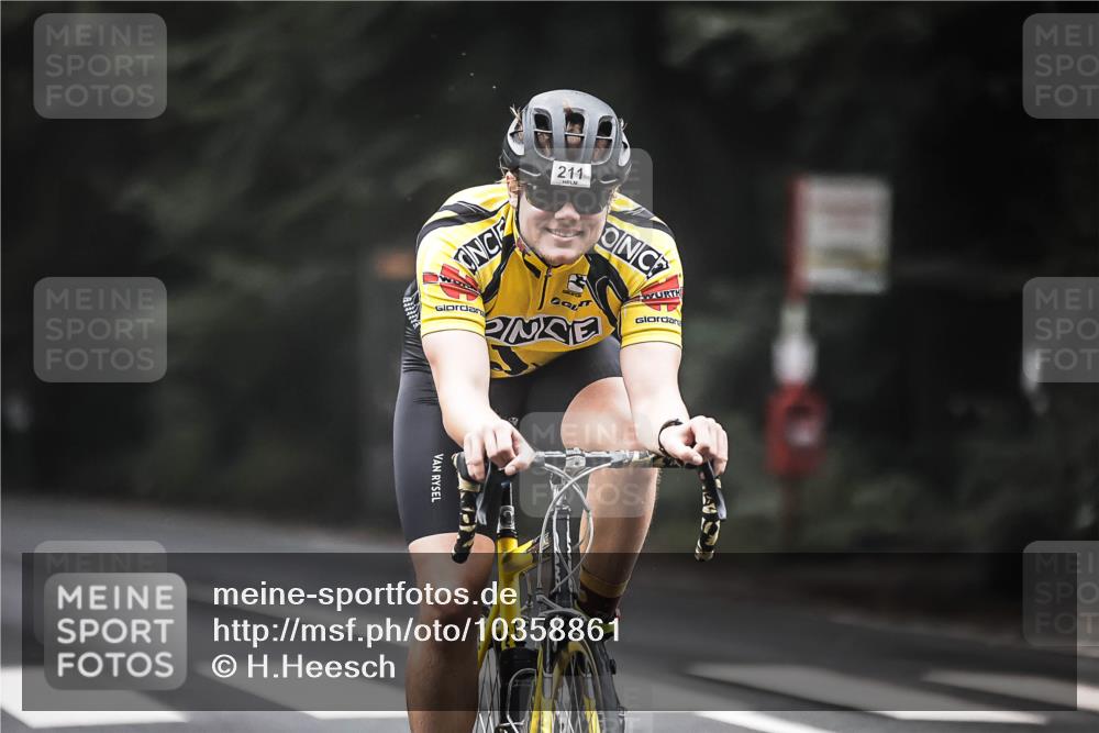 13.09.2026 - Stadtparktriathlon H.Heesch http://msf.ph/oto/10358861 13.09.2026 09:55:34 Radfahren 211, 221, 319, 330 meine-sportfotos.de