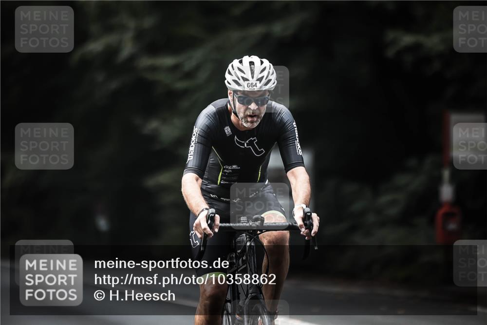 13.09.2026 - Stadtparktriathlon H.Heesch http://msf.ph/oto/10358862 13.09.2026 11:12:36 Radfahren 619, 664, 670 meine-sportfotos.de