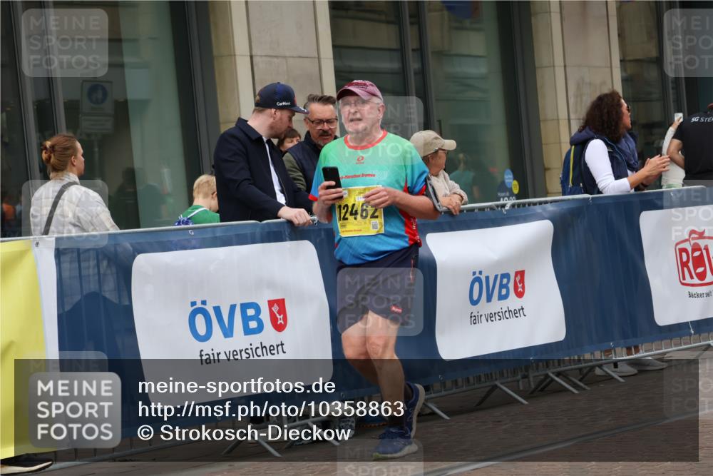 13.09.2026 - 21. swb-Marathon Bremen Strokosch-Dieckow http://msf.ph/oto/10358863 13.09.2026 11:19:02 Ziel 10004, 10629, 10933, 11050, 11760, 12224, 12462, 10005, 10202, 10264, 10344, 10524, 10568, 11443, 11629, 11794, 12090, 12422 meine-sportfotos.de