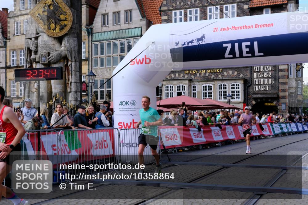 13.09.2026 - 21. swb-Marathon Bremen Tim E. http://msf.ph/oto/10358864 13.09.2026 12:54:33 Ziel 1256, 1629, 6112, 9399, 9617 meine-sportfotos.de