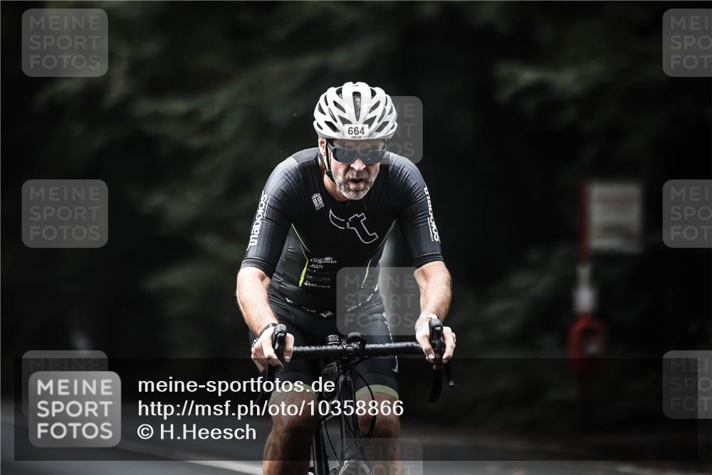 13.09.2026 - Stadtparktriathlon H.Heesch http://msf.ph/oto/10358866 13.09.2026 11:12:36 Radfahren 619, 664, 670 meine-sportfotos.de