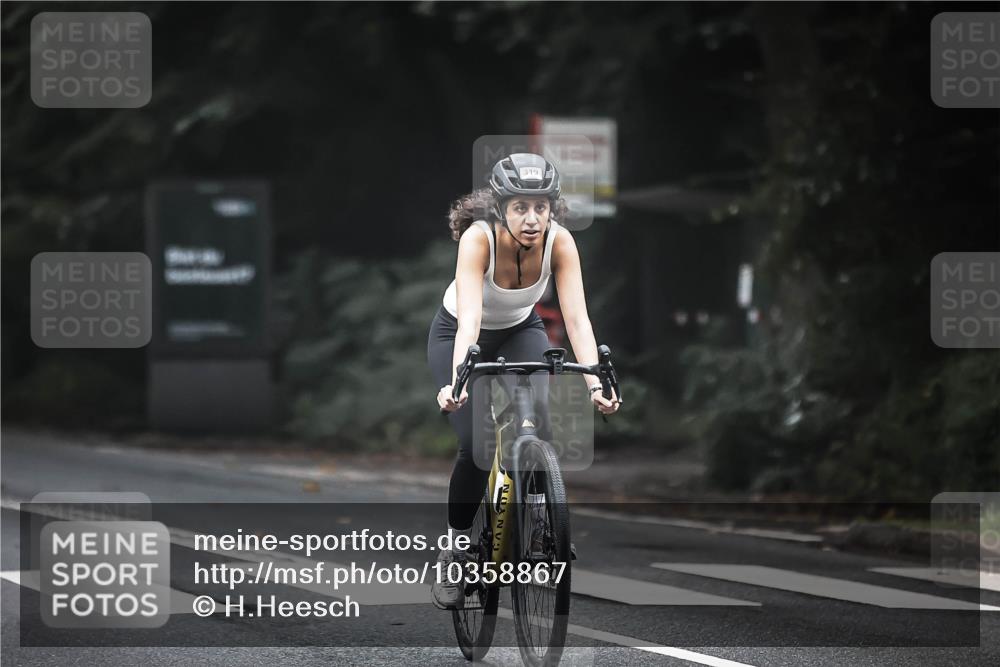 13.09.2026 - Stadtparktriathlon H.Heesch http://msf.ph/oto/10358867 13.09.2026 09:55:40 Radfahren 221, 252, 319 meine-sportfotos.de