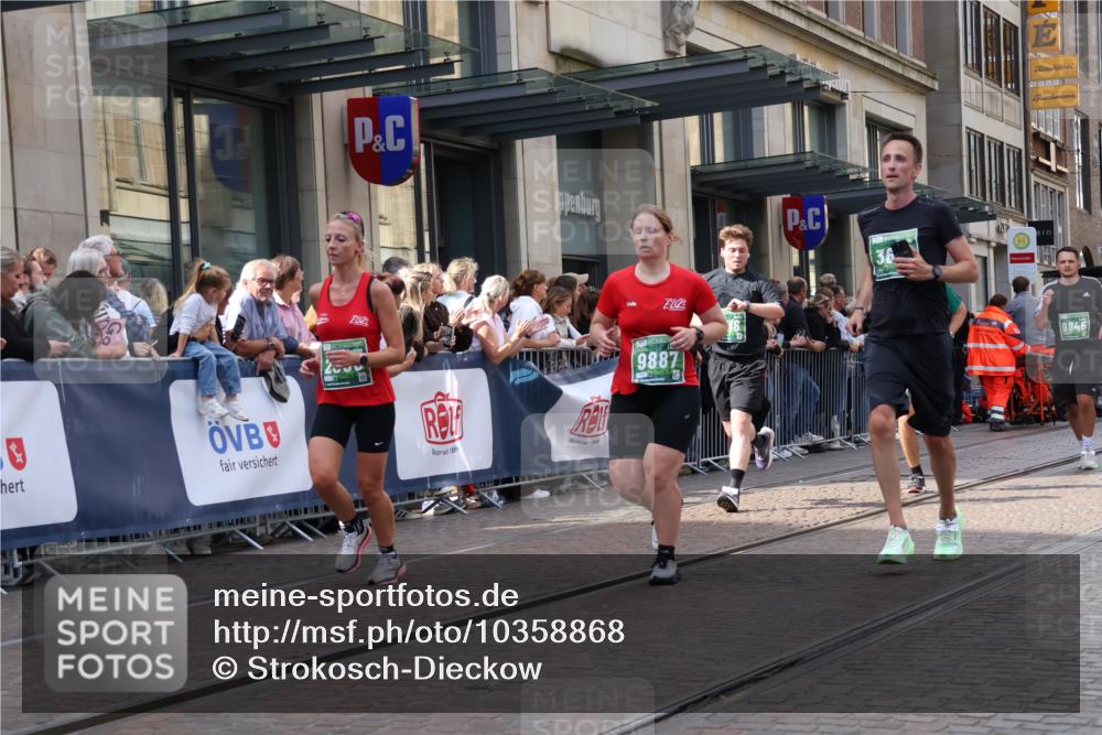 13.09.2026 - 21. swb-Marathon Bremen Strokosch-Dieckow http://msf.ph/oto/10358868 13.09.2026 13:35:11 Ziel 156, 607, 1150, 2003, 2041, 2090, 2318, 2356, 2625, 2866, 3055, 3311, 3621, 4062, 4326, 5308, 5661, 6315, 6320, 6418, 6465, 6466, 6644, 6837, 7285, 7305, 7377, 7597, 7700, 8300, 8401, 8530, 8773, 8816, 8915, 9845, 9862, 9887, 489, 536, 2366, 2413, 2430, 2492, 2755, 3063, 3181, 3217, 3311, 3768, 3916, 4487, 4635, 4985, 5016, 5125, 5415, 5647, 5684, 6085, 6391, 6403, 6627, 6655, 6750, 6756, 7123, 7405, 7657, 7750, 8515, 9017 meine-sportfotos.de