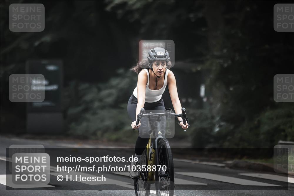 13.09.2026 - Stadtparktriathlon H.Heesch http://msf.ph/oto/10358870 13.09.2026 09:55:40 Radfahren 221, 252, 319 meine-sportfotos.de