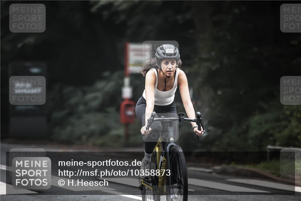 13.09.2026 - Stadtparktriathlon H.Heesch http://msf.ph/oto/10358873 13.09.2026 09:55:40 Radfahren 221, 252, 319 meine-sportfotos.de