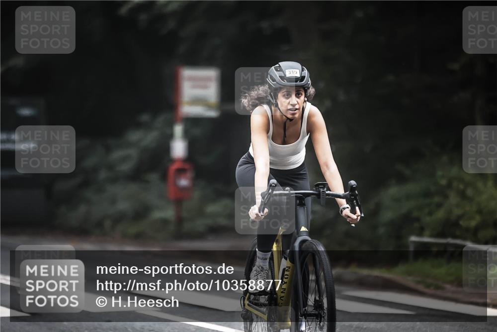 13.09.2026 - Stadtparktriathlon H.Heesch http://msf.ph/oto/10358877 13.09.2026 09:55:40 Radfahren 221, 252, 319 meine-sportfotos.de