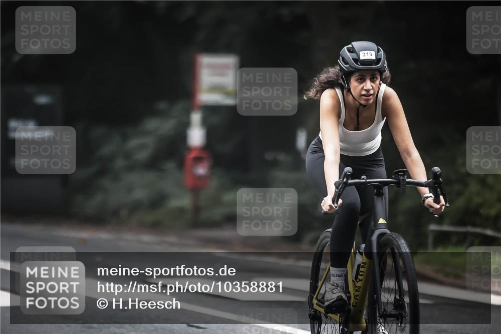 13.09.2026 - Stadtparktriathlon H.Heesch http://msf.ph/oto/10358881 13.09.2026 09:55:40 Radfahren 221, 252, 319 meine-sportfotos.de