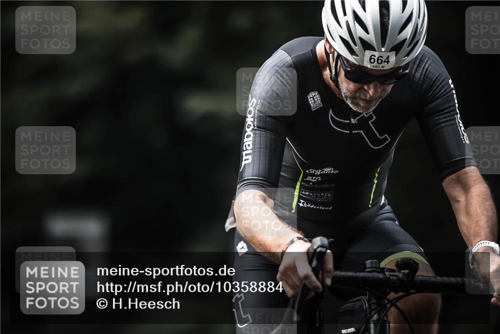 13.09.2026 - Stadtparktriathlon H.Heesch http://msf.ph/oto/10358884 13.09.2026 11:12:36 Radfahren 619, 664, 670 meine-sportfotos.de