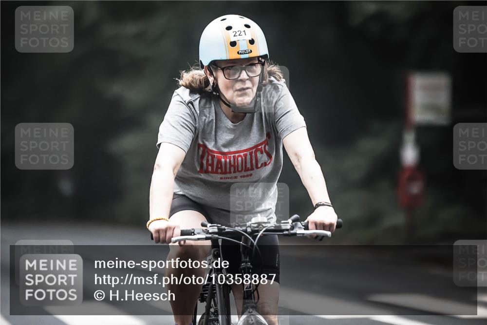 13.09.2026 - Stadtparktriathlon H.Heesch http://msf.ph/oto/10358887 13.09.2026 09:55:41 Radfahren 221, 252, 319 meine-sportfotos.de