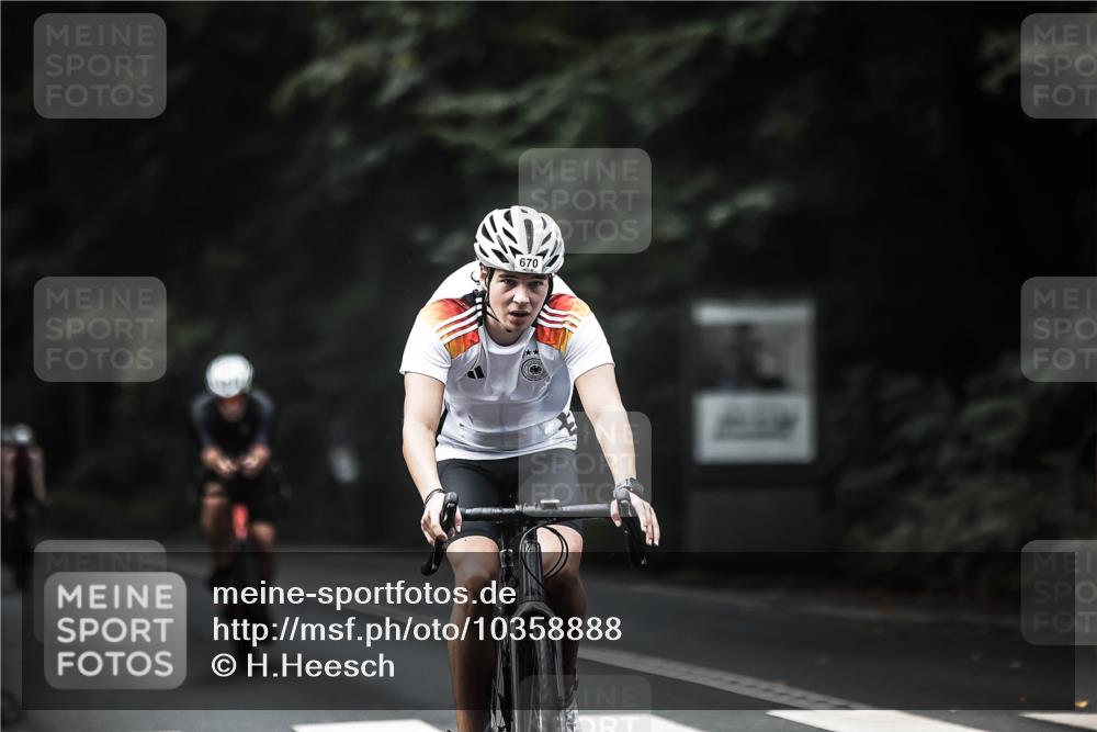 13.09.2026 - Stadtparktriathlon H.Heesch http://msf.ph/oto/10358888 13.09.2026 11:12:40 Radfahren 619, 653, 664, 670, 702 meine-sportfotos.de