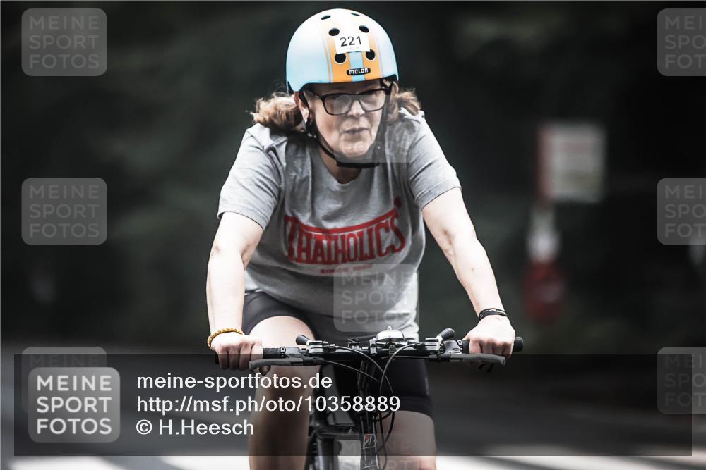 13.09.2026 - Stadtparktriathlon H.Heesch http://msf.ph/oto/10358889 13.09.2026 09:55:41 Radfahren 221, 252, 319 meine-sportfotos.de